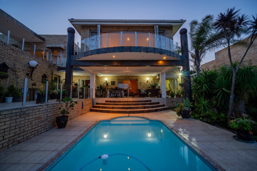 5 Bedroom Property for Sale in Wavecrest Eastern Cape